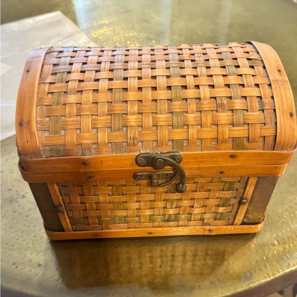 Vintage Wicker Weave Bamboo Chest Storage, Trinket Box Metal hook closure